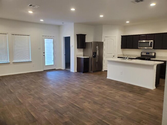 Foto del edificio - 21537 Rustic Elm Dr