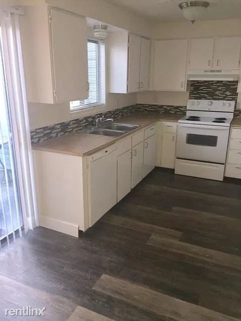 Building Photo - 2 br, 1 bath Townhome - 1105 S Locust St