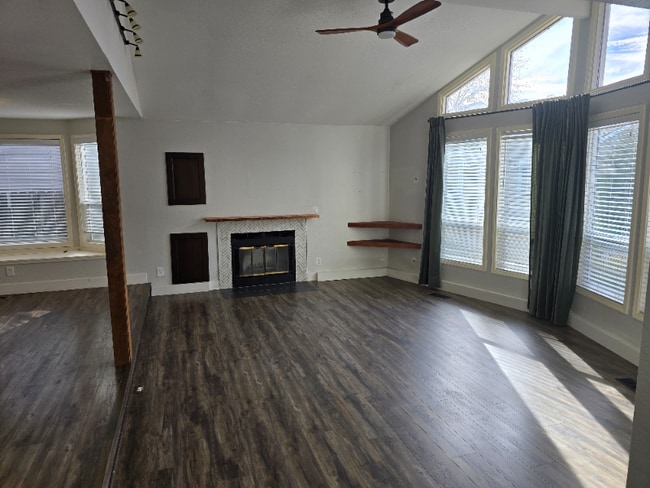 Building Photo - 2516 S Sumac Ln