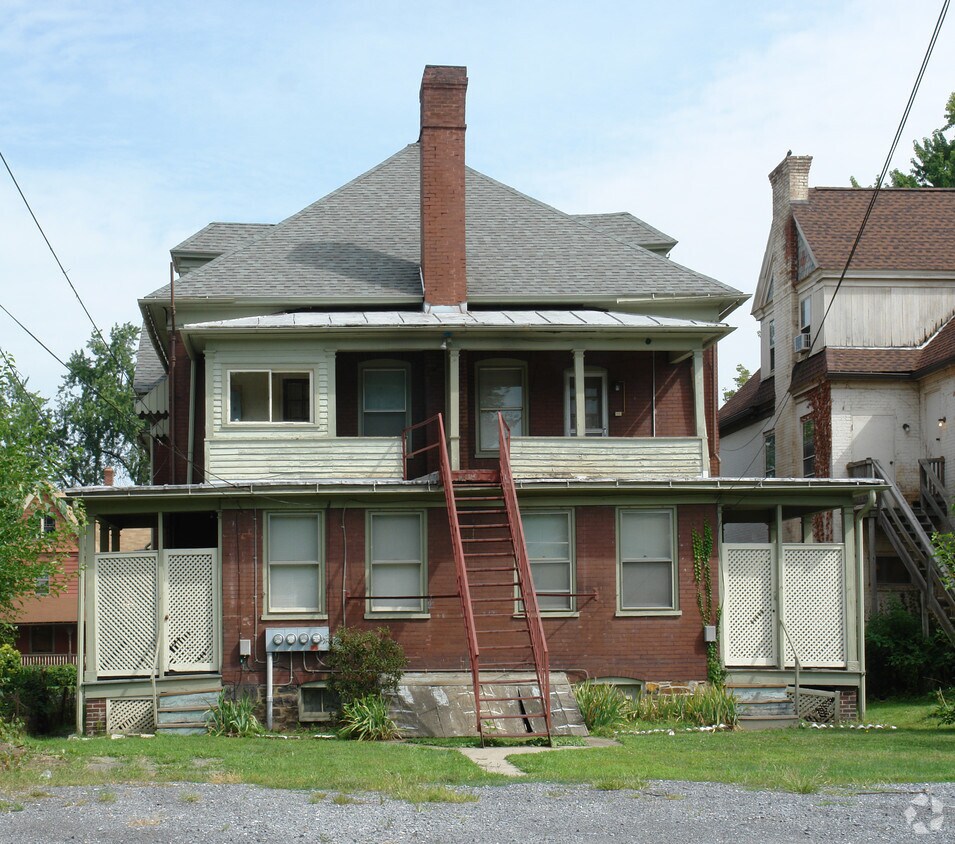 Foto del edificio - 755-757 W 3rd St