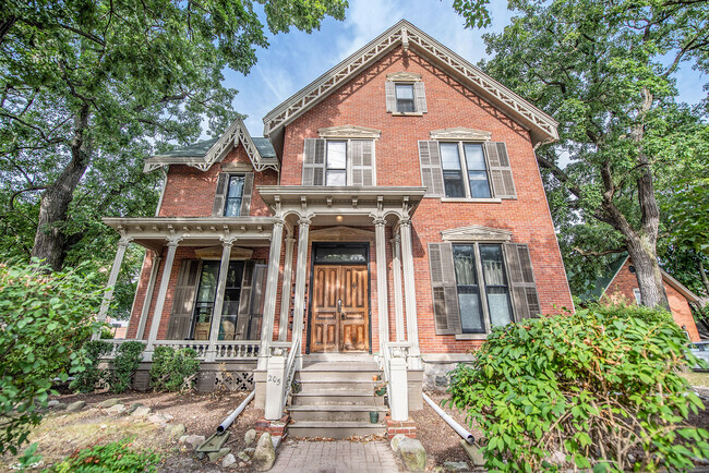 Building Photo - Alonzo Palmer House