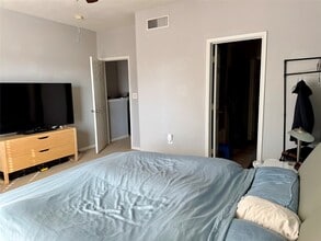 Building Photo - 9200 Westheimer Rd