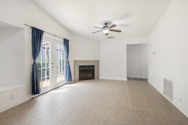 Foto del edificio - 4003 Sunrise Creek Dr