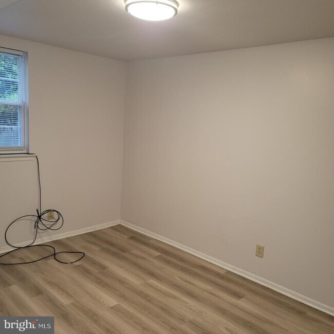 Foto del edificio - 4828 Silverwood St