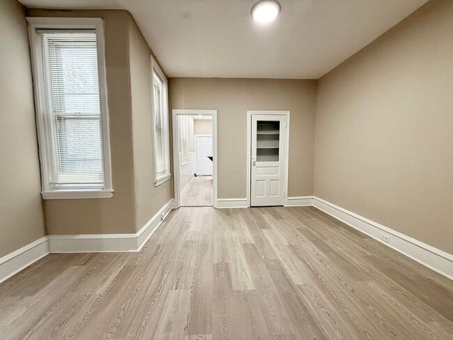 Building Photo - Spacious 4-Bedroom Home in West Philadelphia