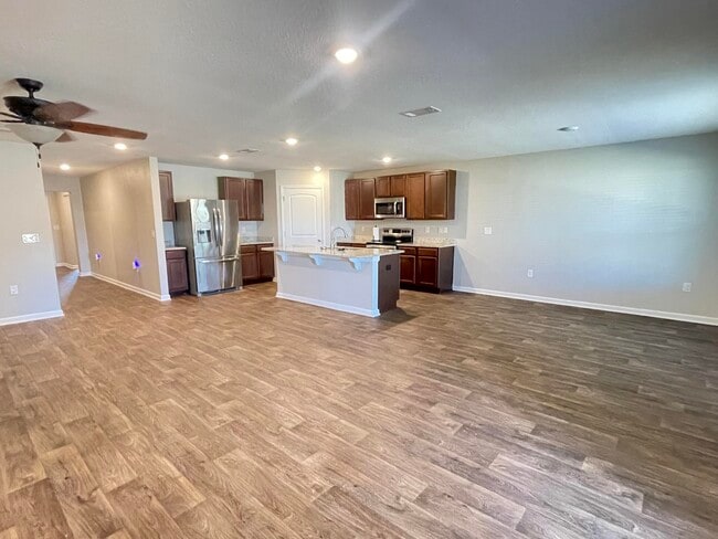 Building Photo - 1004 Limpkin St