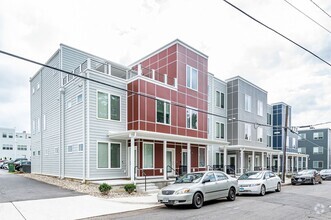 Building Photo - 115 W 13th St