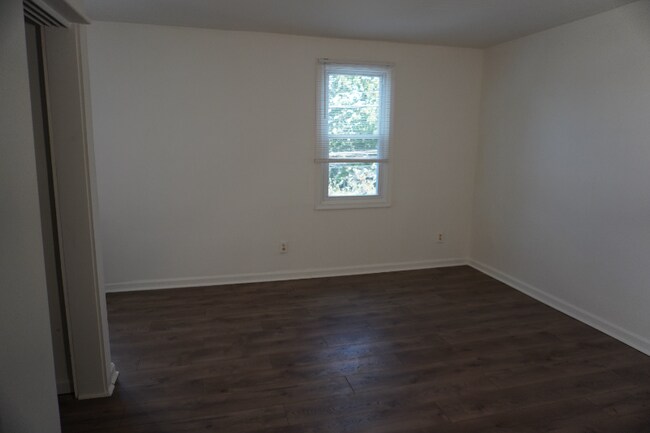 Foto del edificio - 3006 Sollers Point Rd