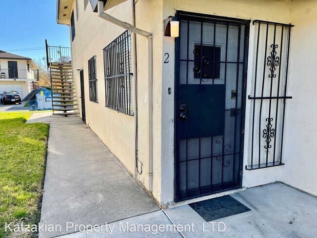 Building Photo - 2 br, 1 bath House - 2928 Peachtree Dr. #2