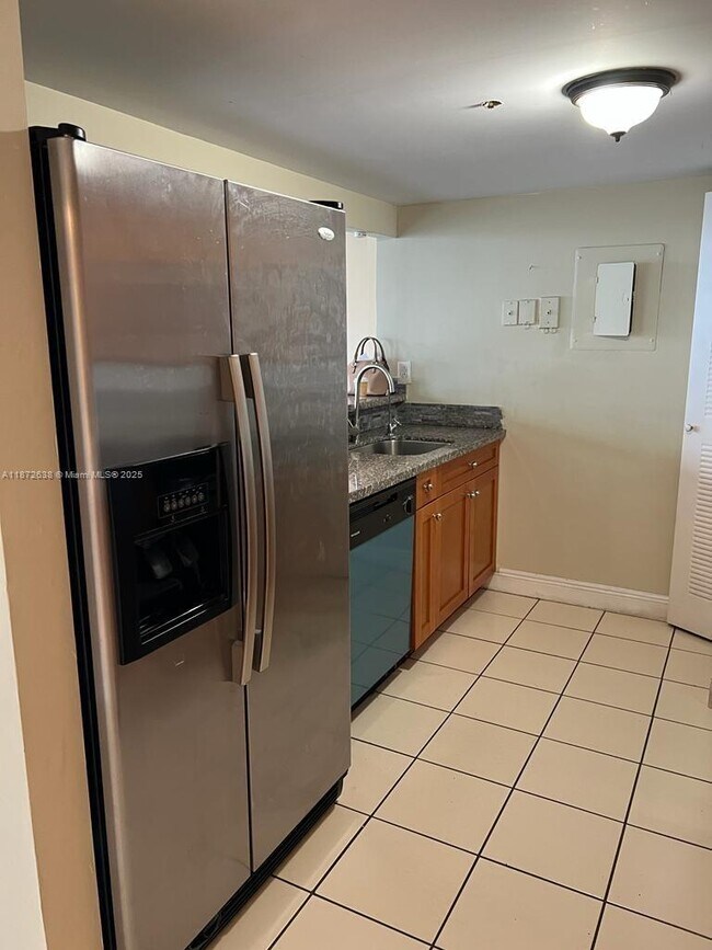 Building Photo - 7601 E Treasure Dr