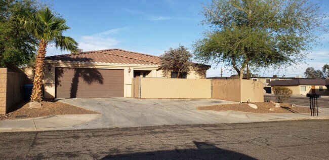 Foto del edificio - 2670 Bluewater Dr
