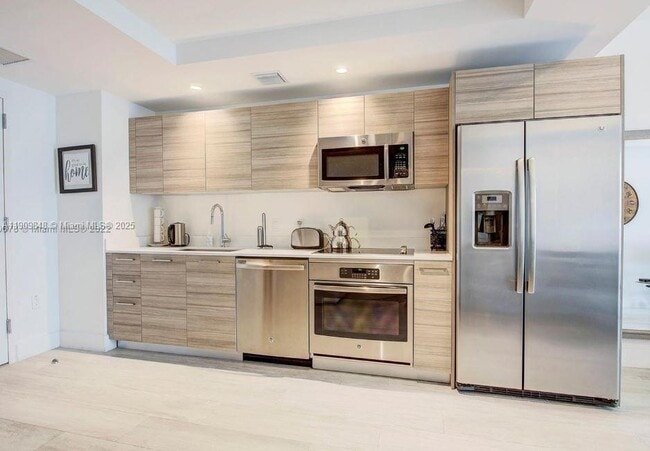 Foto del edificio - 121 NE 34th St