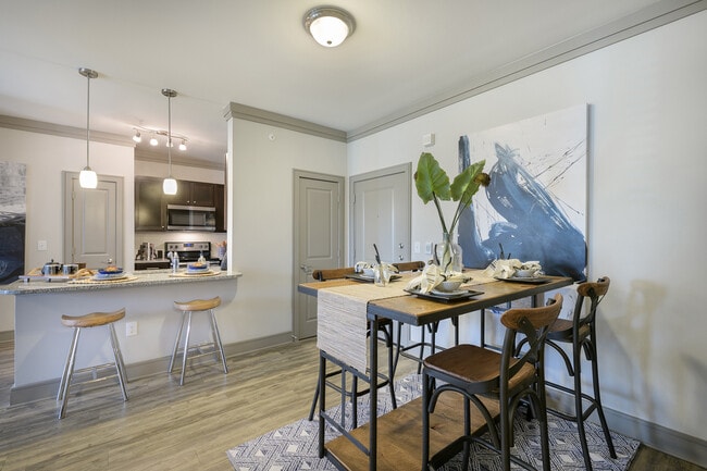 Building Photo - 4 Weeks Rent-Free – Move In Today!