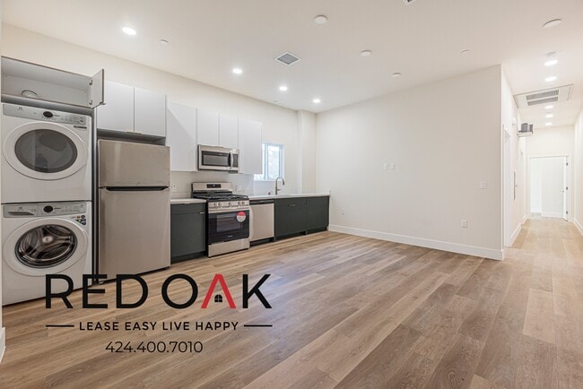 Building Photo - ~2 Months FREE~ Gorgeous Two Bedroom, In P...