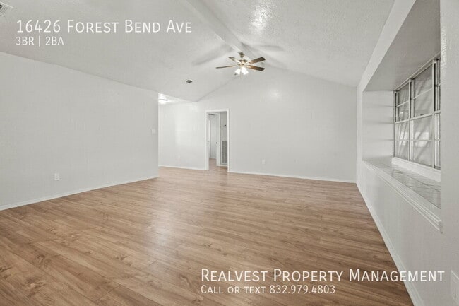 Foto del edificio - 16426 Forest Bend Ave