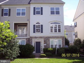 Building Photo - 731 Chevington Ct
