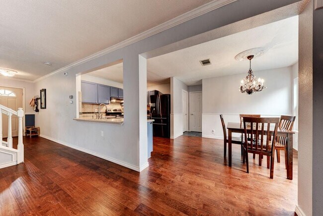 Building Photo - 2114 Milan Dr