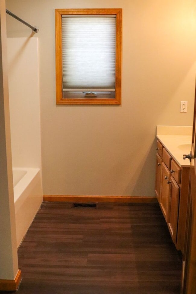 Foto del edificio - 2 Bedroom / 2 Bathroom Duplex in Daleville