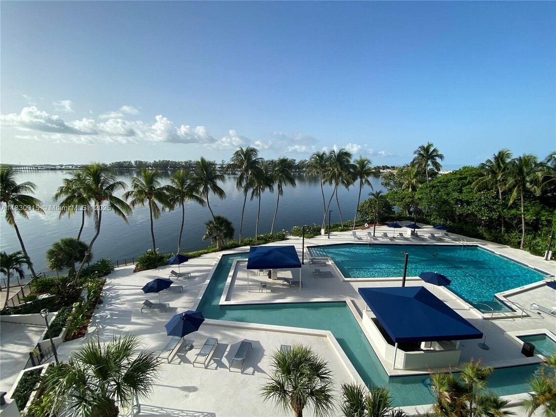Primary Photo - 2333 Brickell Ave
