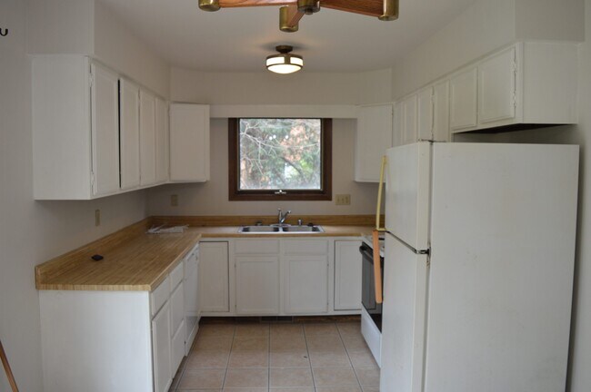 Foto del edificio - 2646 Osmundsen Rd