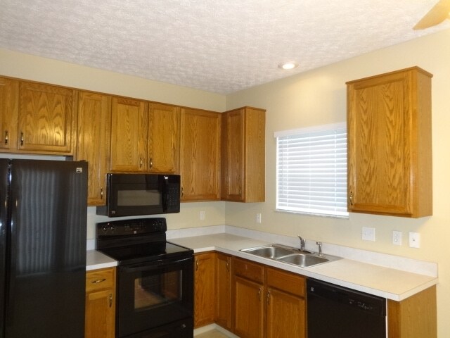 Foto del edificio - 8772 Kingsley Dr