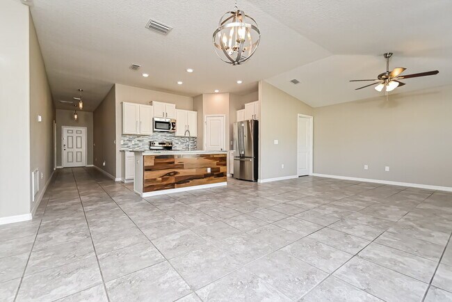 Foto del edificio - 1516 Climbing Dayflower Dr