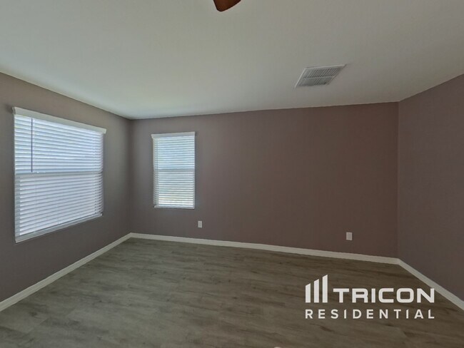 Building Photo - 3904 S 79th Dr