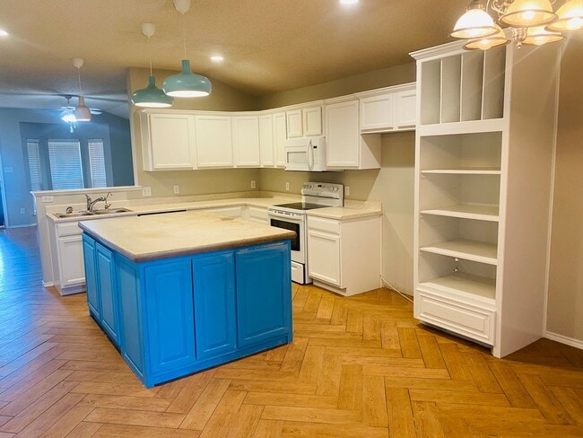 Building Photo - 3 bed 2 bath Frenship ISD