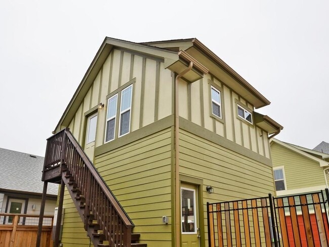 Building Photo - 912 Sugaree Ave