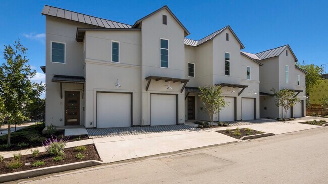 Building Photo - 803 E Park Ave