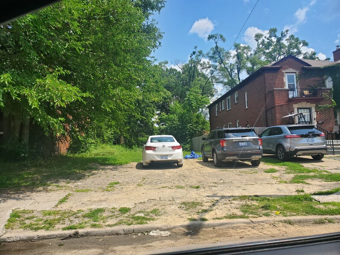 17552 Roselawn St Unit Lower, Detroit, MI 48221 Condo for Rent in