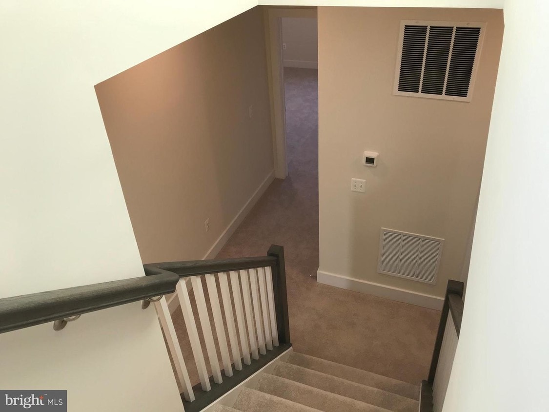 Primary Photo - 43 Silverway Dr