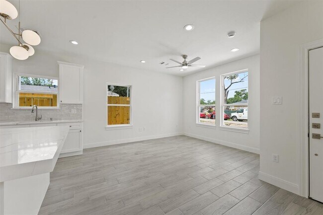 Foto del edificio - 7816 Beckley St