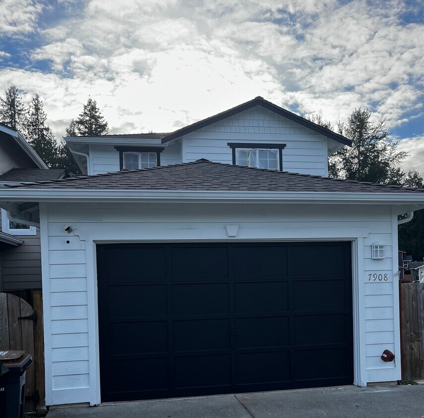 Foto principal - 7908 64th Dr NE
