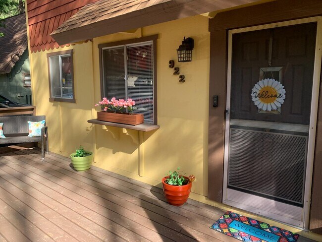 Foto del edificio - 922 Berne Dr