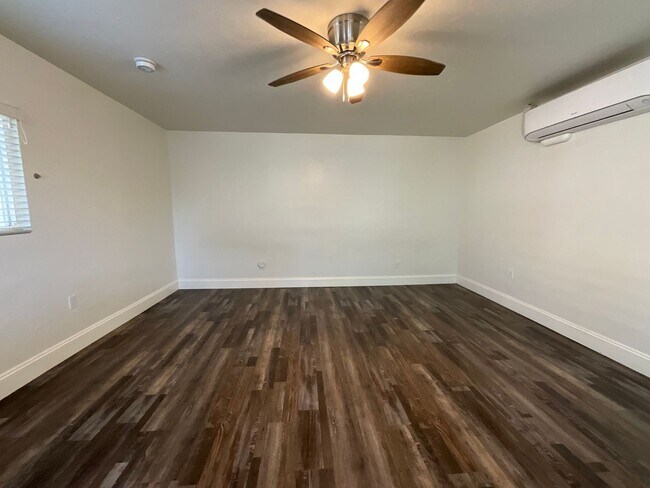 Foto del edificio - 3074 E Terrace Ave