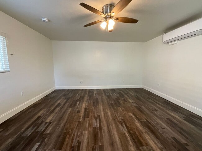 Building Photo - 3074 E Terrace Ave