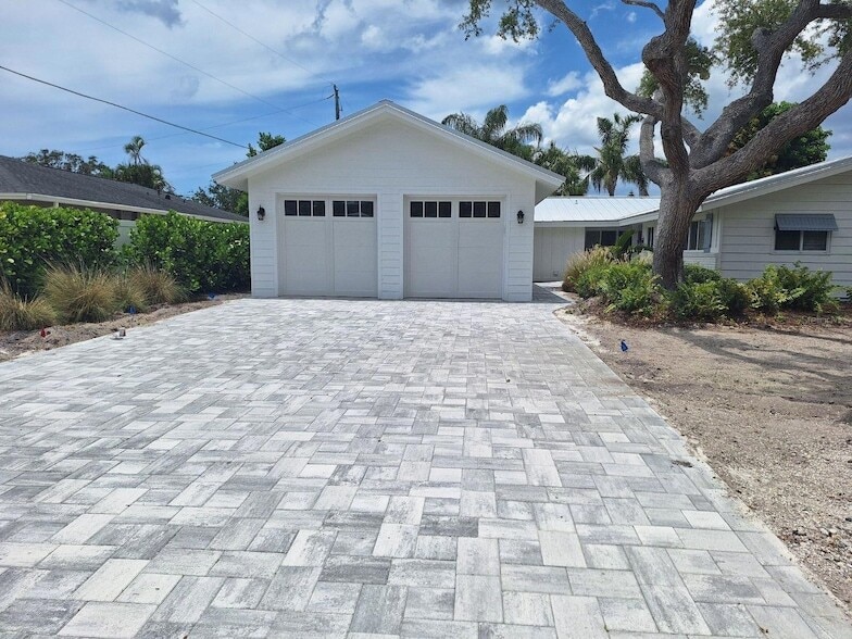 Primary Photo - 1833 Pandora Dr