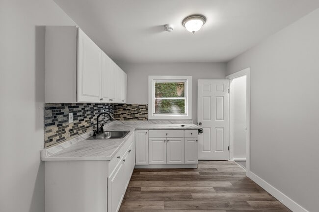 Foto del edificio - 12666 Cloverlawn Ave