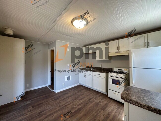 Building Photo - 5030 W Ridge Rd