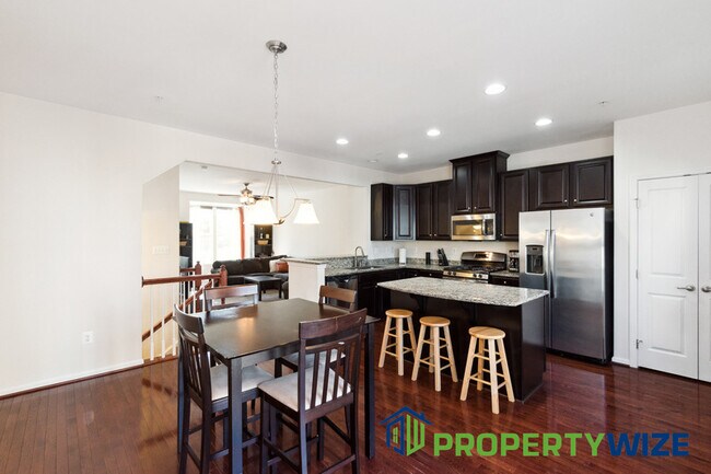 Foto del edificio - 9417 Paragon Ct