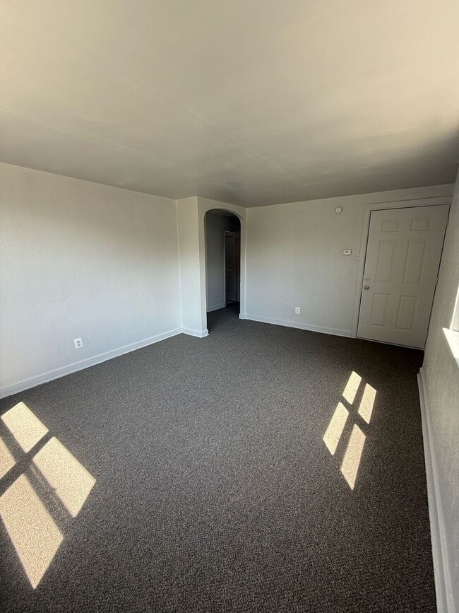 Building Photo - 4061 Comly St
