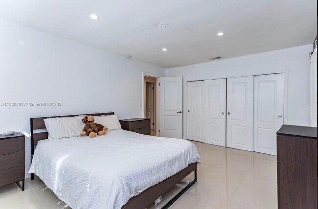 Foto del edificio - 11930 NE 19th Dr