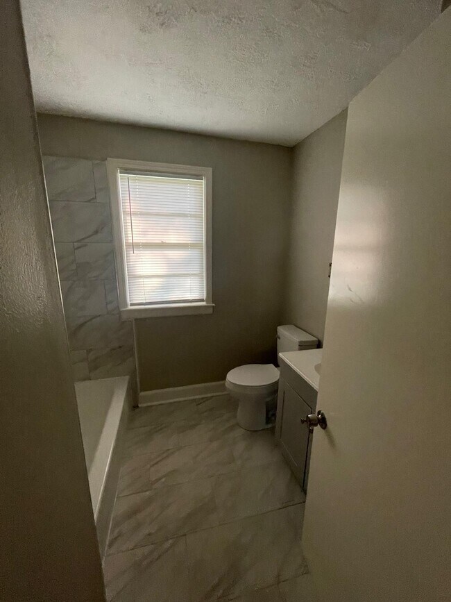 Foto del edificio - 4869 Fairfield Rd