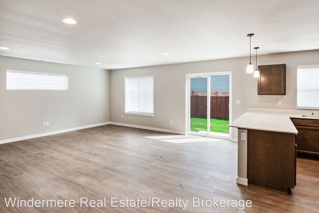 Building Photo - 4 br, 2.5 bath House - 8441 63rd St NE