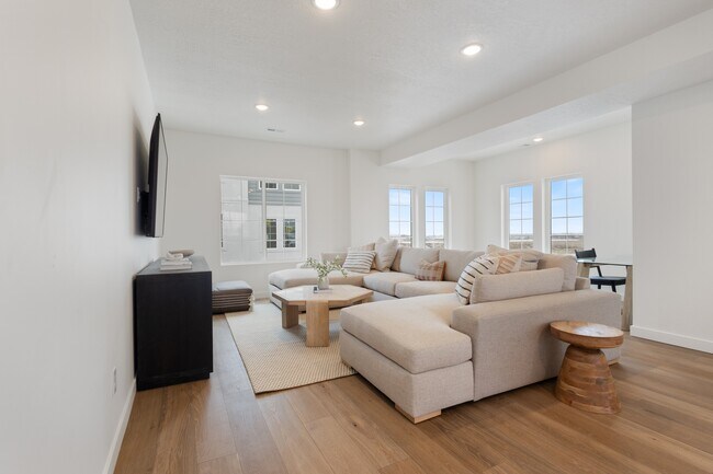 Foto del edificio - 1804 Sawmill Blvd E