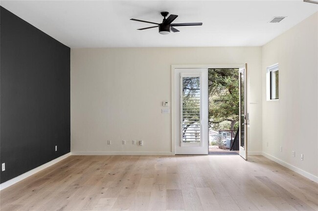 Building Photo - 707 Cardinal Ln