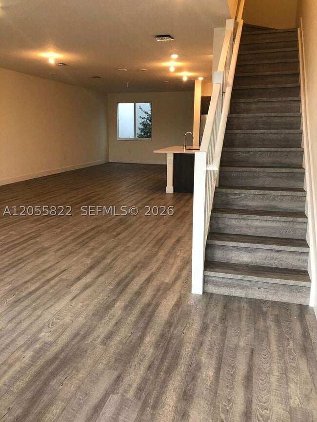 Building Photo - 10309 NW 66th St