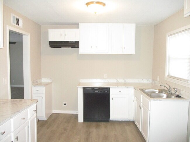 Foto del edificio - 4616 South 23rd West Ave Tulsa OK 74107