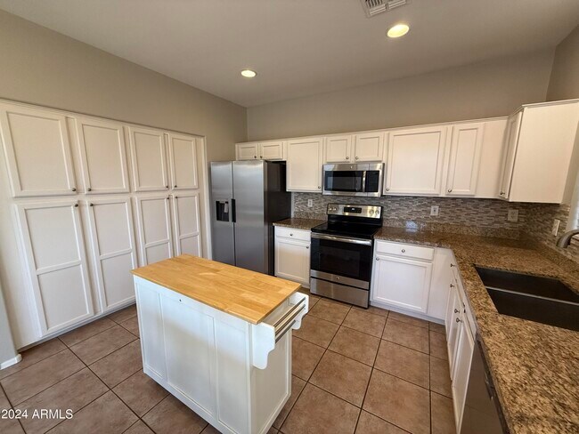 Foto del edificio - 313 N Kimberlee Way